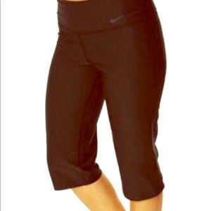 NWT Nike Women’s legend 2.0 Regular Fit Capri XS